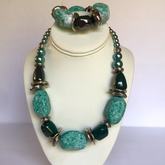 Paparazzi Faux Turquoise Statement Necklace and Stretch Bracelet - Picture 3 of 6